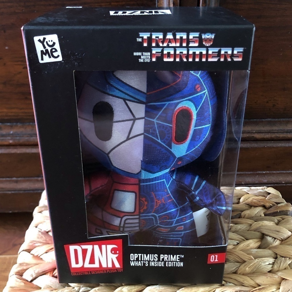 DZNR - Transformers: Optimus Prime What’s inside edition #01